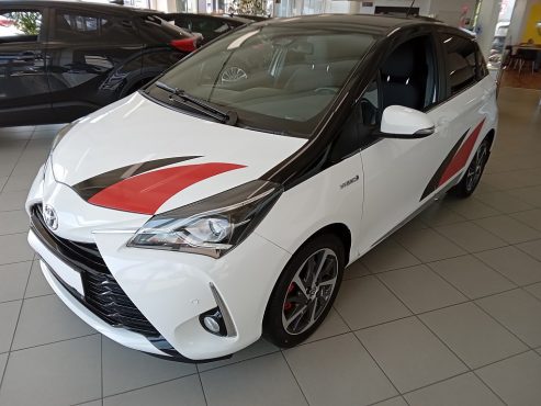 Toyota Yaris 1,5 VVT-i Hybrid Lounge bei Autohaus Ebner in 